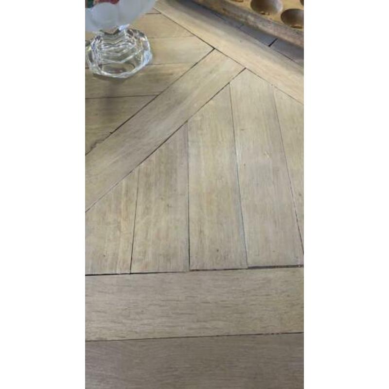 Tafel met eiken parket inlay