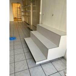Kast met tredes vitrine