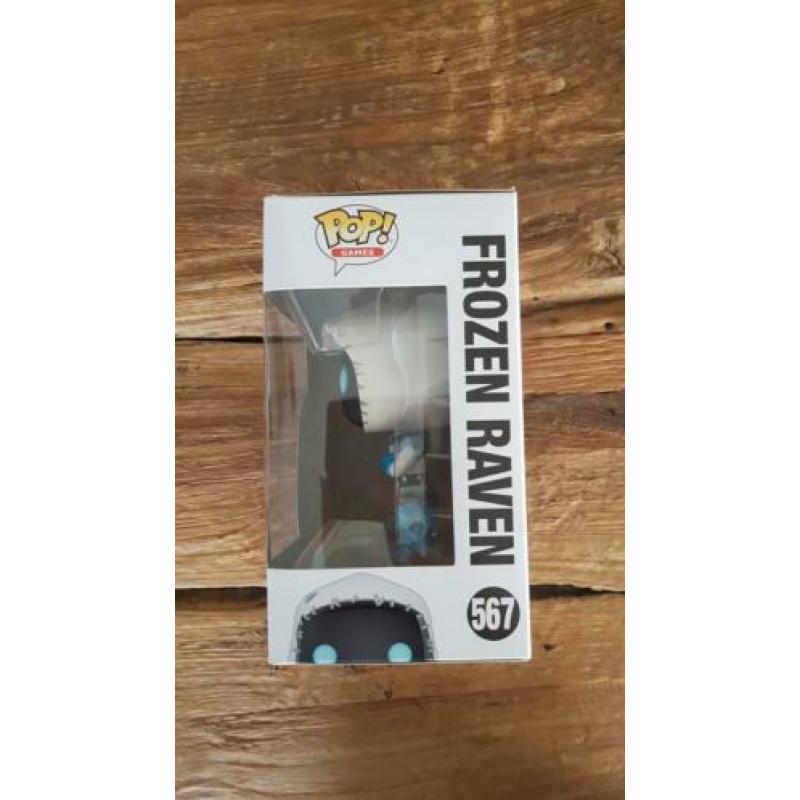Funko Pop! Fortnite #567 Frozen Raven Vinyl met boxdamage