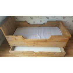 Peuterbed van oud steigerhout
