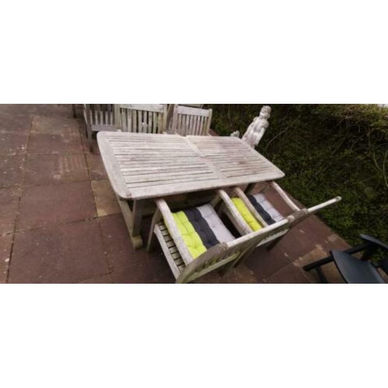 Teakhouten tuinset. Tafel en 4 stoelen
