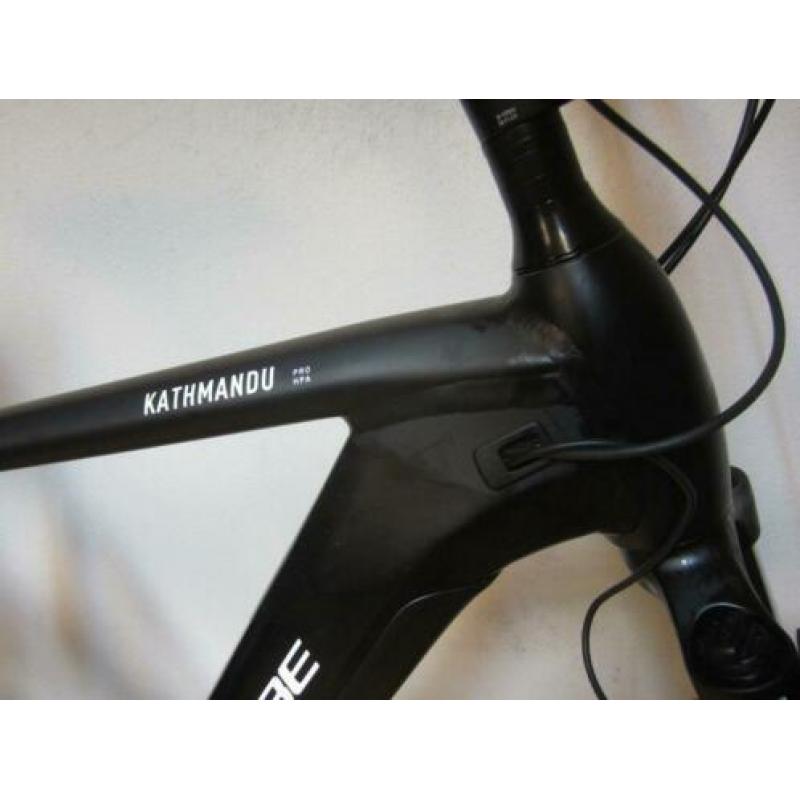 Cube Kathmandu Pro 625 met Bosch Performance CX Nieuw