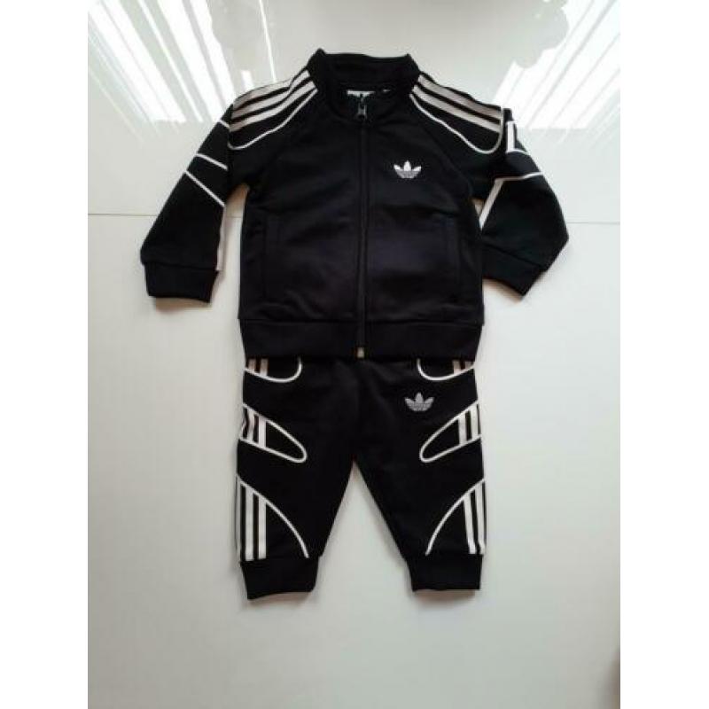 Adidas trainingspak maat 74