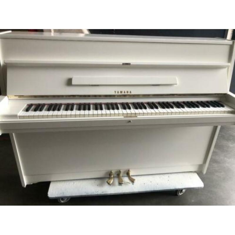 Witte Japanse Yamaha piano Garantie Gestemd Gebracht NL