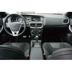 Volvo V40 T3 152pk Geartronic Polar+ Sport / Keyless / Panor