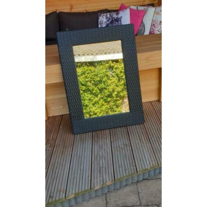 Spiegel voor buiten van wicker zwart 60x80cm