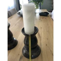 Ijzeren kandelaars en plantenbak