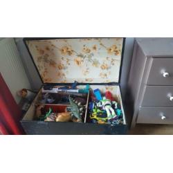 Houten speelgoedkist, opbergkist, schatkisthout. zwart