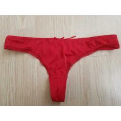 NIEUW lingeriesetje rood BH 75C string maat S