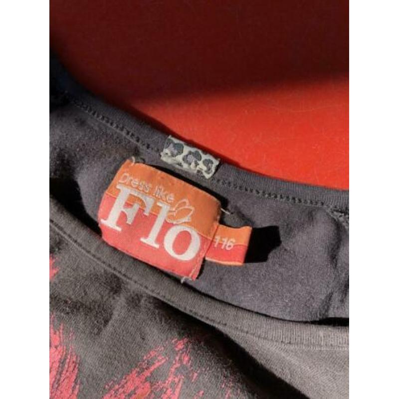 Flo shirt 116 + gratis shirt van een paard.