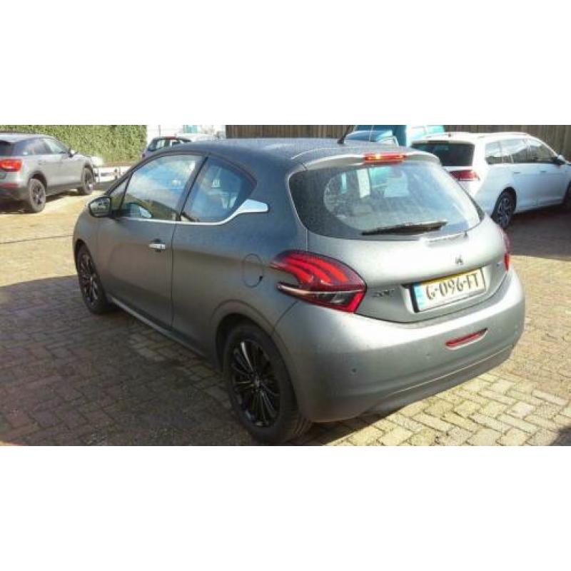 Peugeot 208 1.2 PureTech GT-line 110 pk TEXTUURLAK