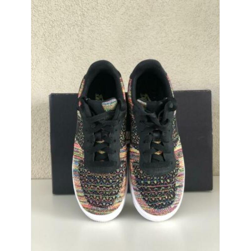 Nike Air Force 1 Flyknit Multicolour 38 gedragen