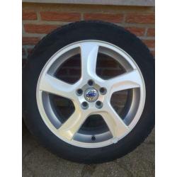 4 X 17" Volvo Balder velgen+ Nokian wr 3A xl winterbanden
