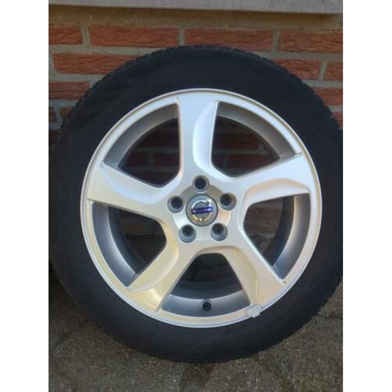 4 X 17" Volvo Balder velgen+ Nokian wr 3A xl winterbanden