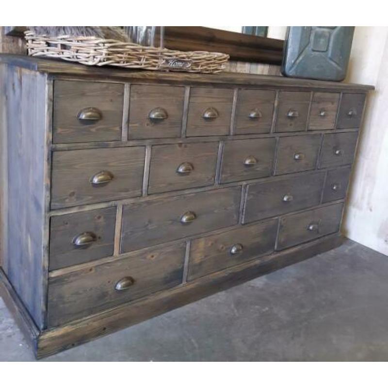 Gave oude apothekerskast