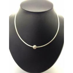 H980 Prachtige zilveren Fossil ketting met modernist hanger