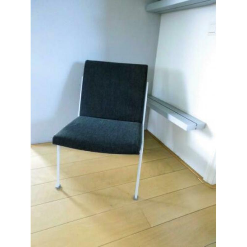 Design stoel Rietveld model Oase Ahrend de Cirkel