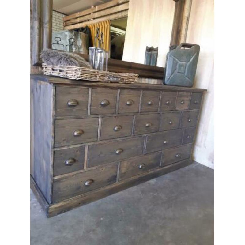 Gave oude apothekerskast