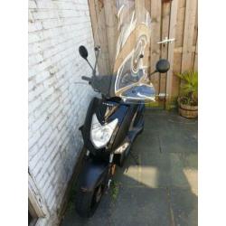 Kymco Agility snorscooter zwart blauw kenteken