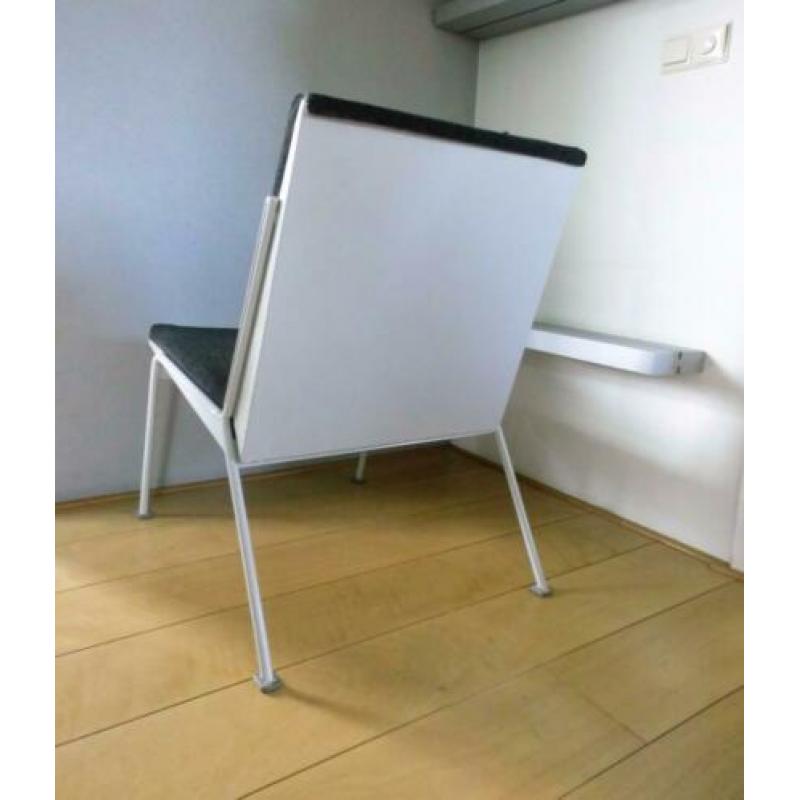 Design stoel Rietveld model Oase Ahrend de Cirkel