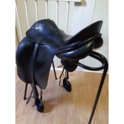 Kn ouverture plus dressuurzadel 17,5 inch en medium boom