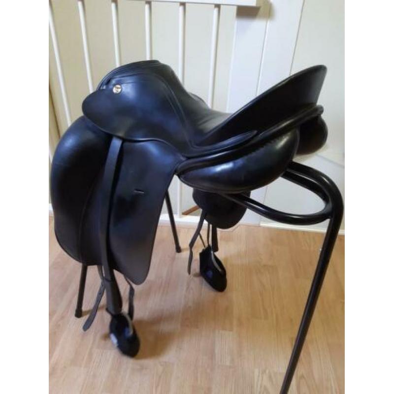 Kn ouverture plus dressuurzadel 17,5 inch en medium boom