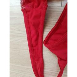 NIEUW lingeriesetje rood BH 75C string maat S
