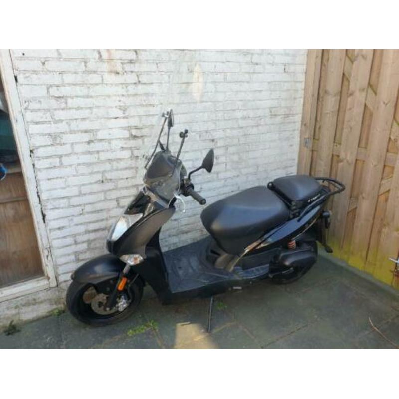 Kymco Agility snorscooter zwart blauw kenteken