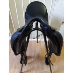 Kn ouverture plus dressuurzadel 17,5 inch en medium boom