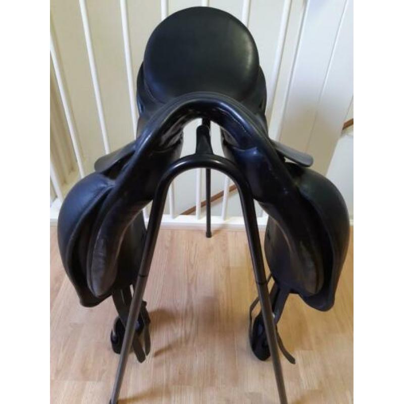 Kn ouverture plus dressuurzadel 17,5 inch en medium boom