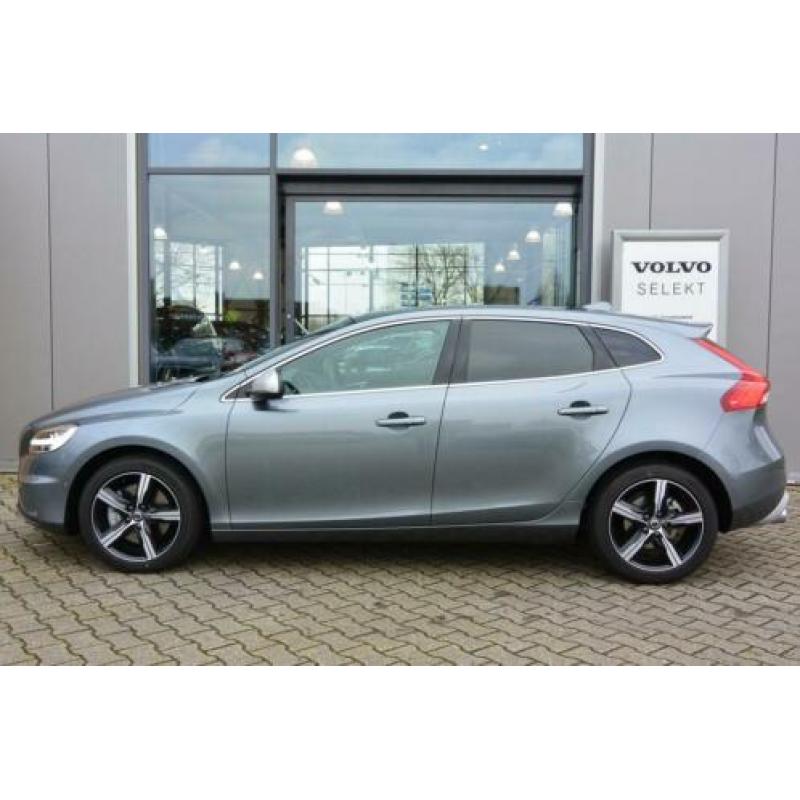 Volvo V40 T3 152pk Geartronic Polar+ Sport / Keyless / Panor