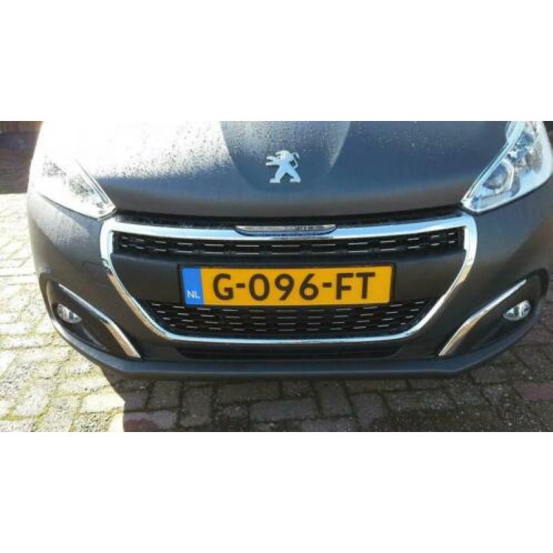 Peugeot 208 1.2 PureTech GT-line 110 pk TEXTUURLAK