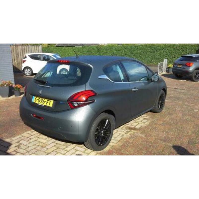 Peugeot 208 1.2 PureTech GT-line 110 pk TEXTUURLAK
