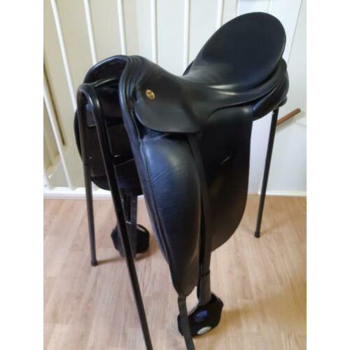 Kn ouverture plus dressuurzadel 17,5 inch en medium boom