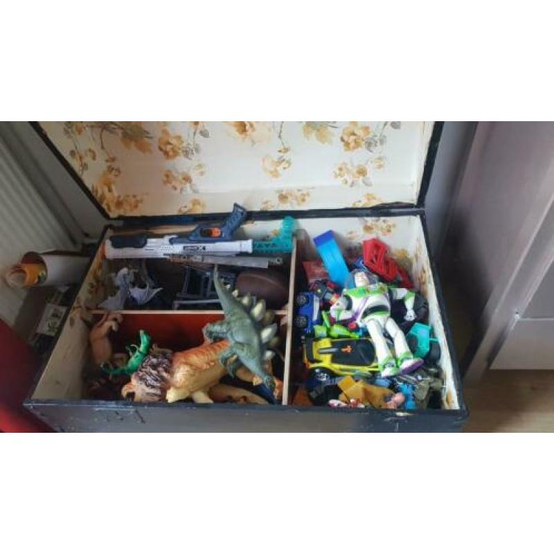 Houten speelgoedkist, opbergkist, schatkisthout. zwart