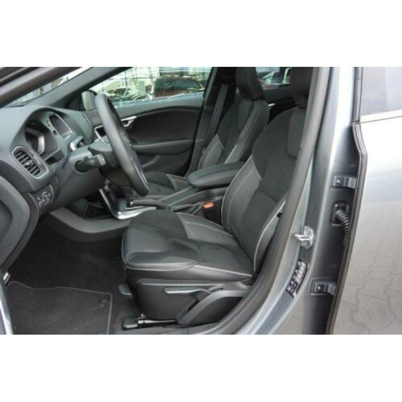 Volvo V40 T3 152pk Geartronic Polar+ Sport / Keyless / Panor