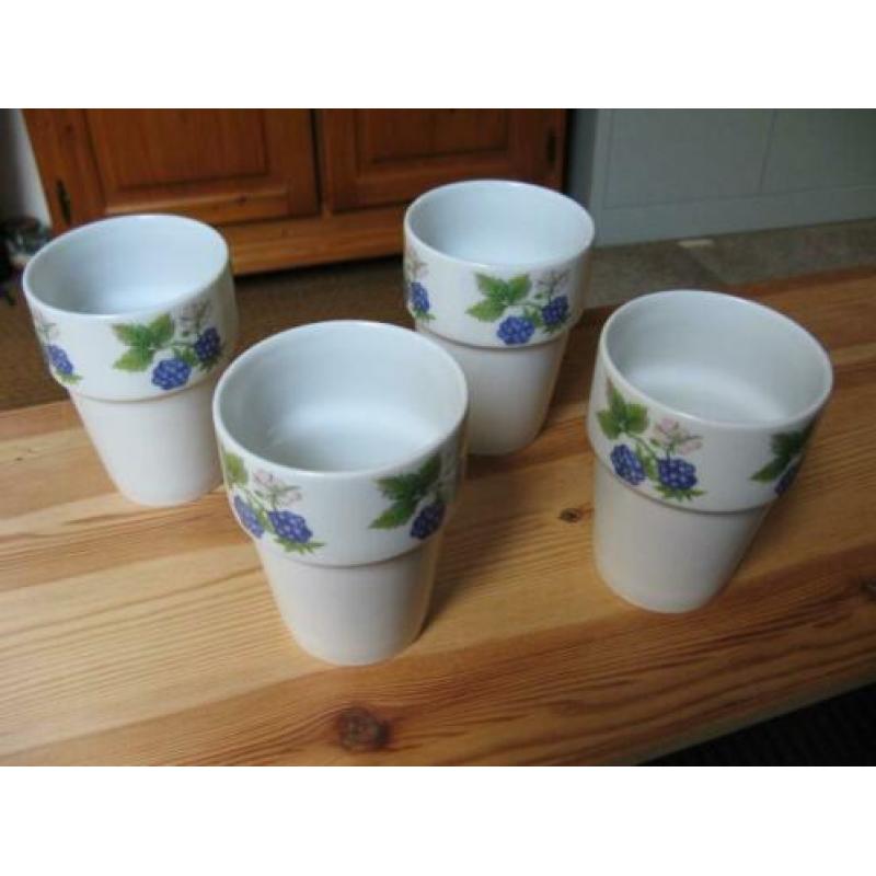 4 melkbekers / mokken Original D. Bohemia