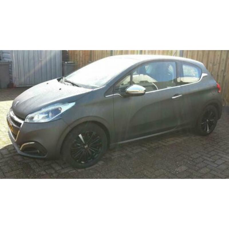Peugeot 208 1.2 PureTech GT-line 110 pk TEXTUURLAK