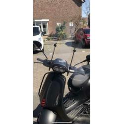 Vespa Sprint windscherm origineel hoog.
