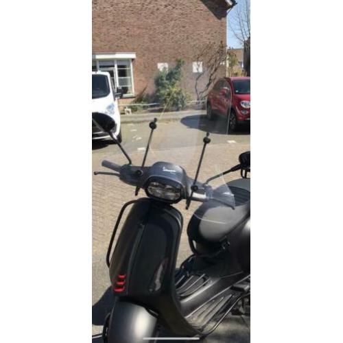 Vespa Sprint windscherm origineel hoog.