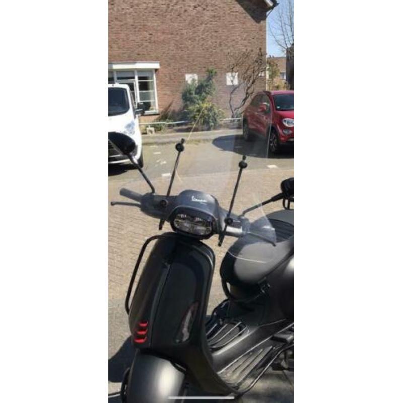 Vespa Sprint windscherm origineel hoog.