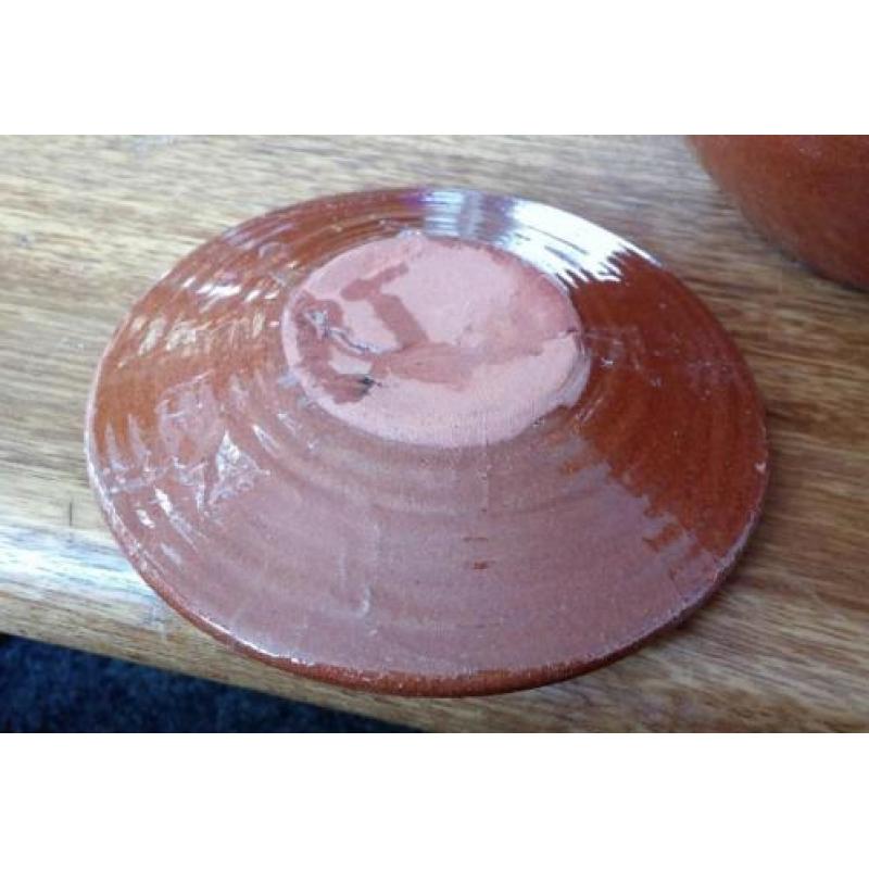 Mooie oude pot met deksel