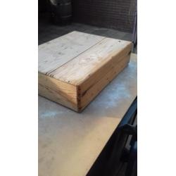 oud grenen houten kist.