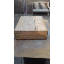 oud grenen houten kist.