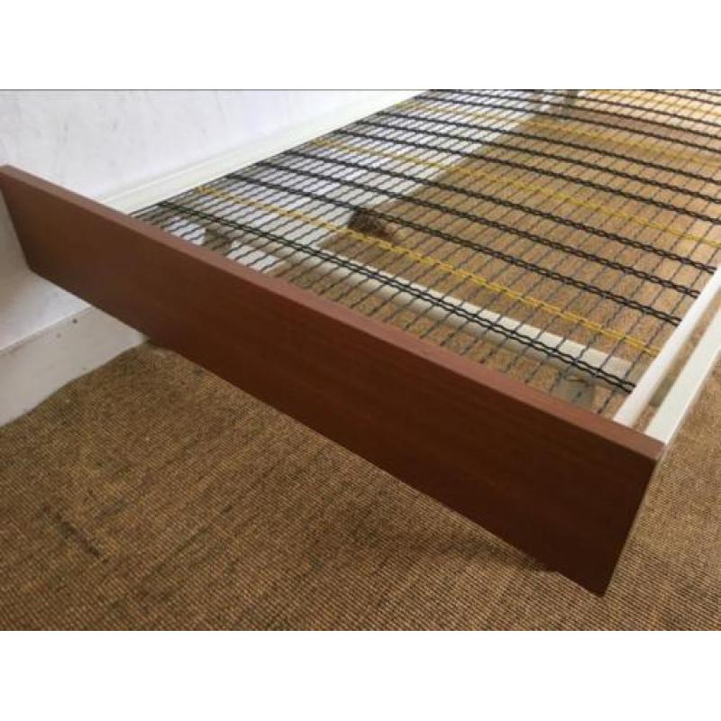Retro bed