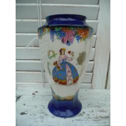Engelse H&K Tunstalll art deco vaas met crinoline dame 1930