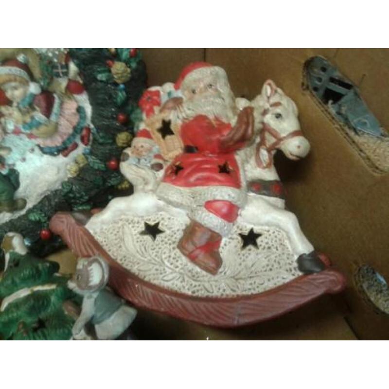 Doos met oude Kerst Beelden