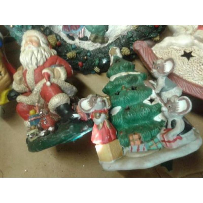 Doos met oude Kerst Beelden