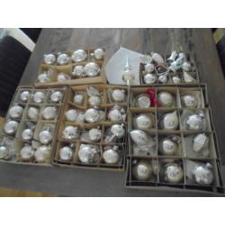 56 Oude/antieke ziveren glazen kerstballen/figuurtjes.+piek