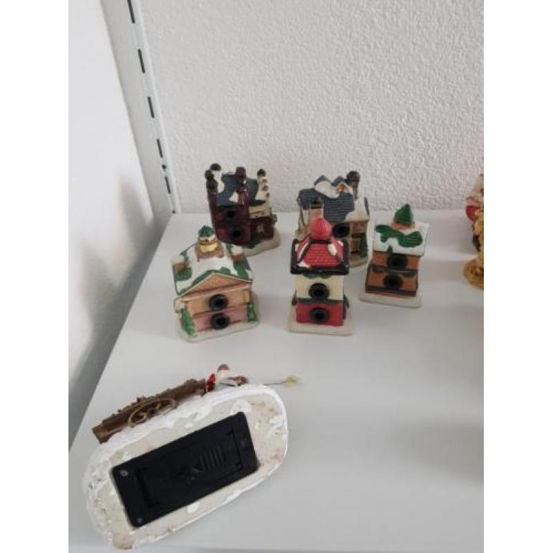 kerstbeeldjes (huisjes, kerstmannetjes enz.)